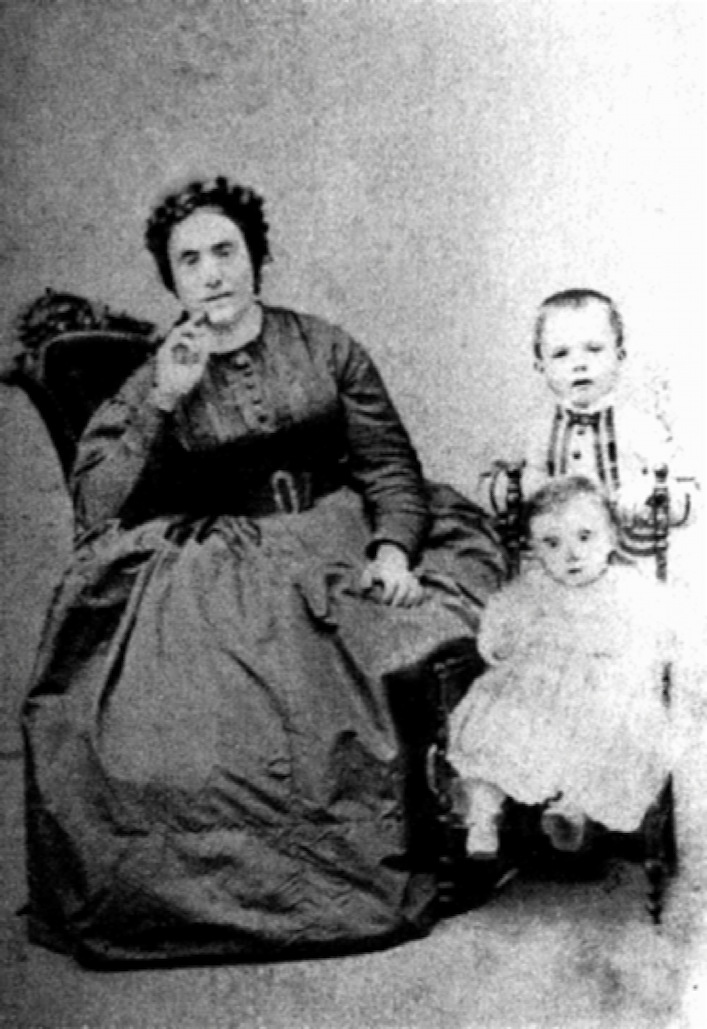 Marie-soeur-neveux.jpg