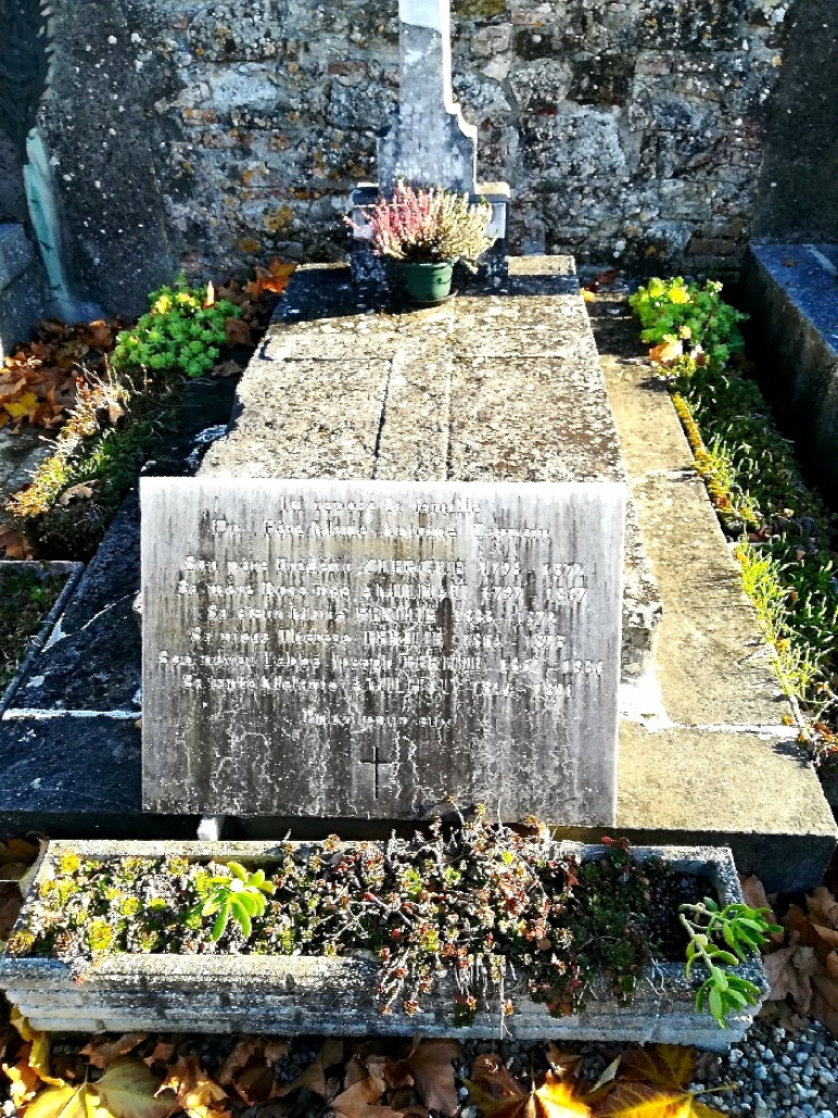 TombeFamille.jpg